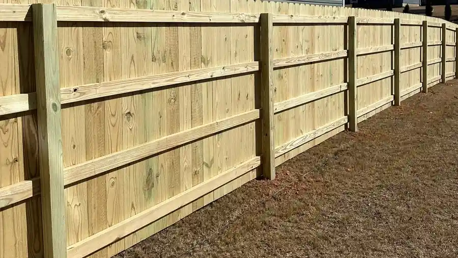 A new cedar privacy fence in Lexington with a level top line and a square gate
